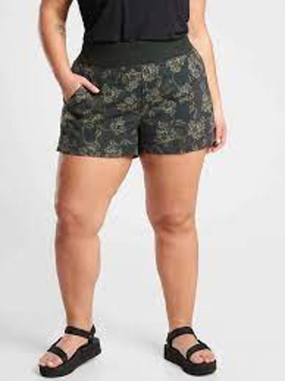 Athleta Trekkie North Short Womens PLUS Size 26 Firma Olive Green Black NWT